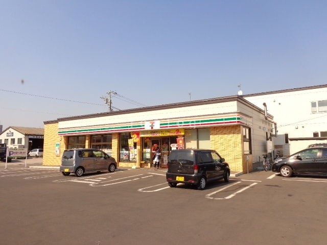 コンビニ　セブンイレブン函館五稜郭機関区前店（コンビニ）まで557m