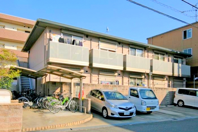 大阪市平野区瓜破西のマンションの建物外観