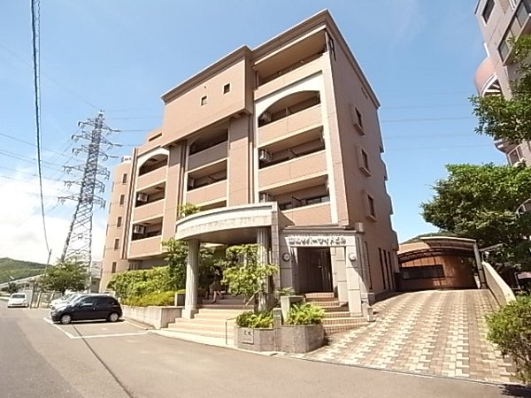北九州市小倉南区蒲生のマンションの建物外観