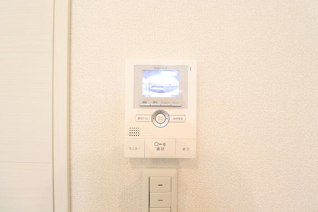 セキュリティ　安心のモニター付きのインターホン♪