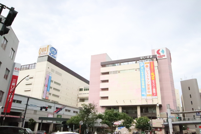 ショッピングセンター　聖蹟桜ヶ丘オーパ（ショッピングセンター）まで350m