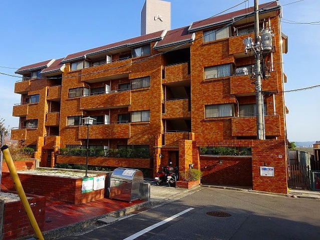 広島市西区古江東町のマンションの建物外観