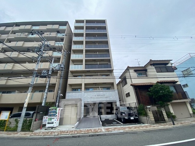 アドバンス江坂東コンフィの建物外観