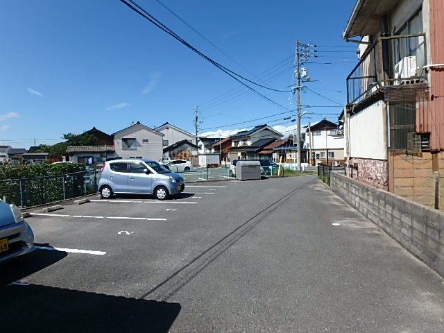 【米子市角盤町のアパートの駐車場】