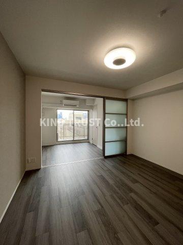 居室・リビング　こちらの居間で趣味の時間をお楽しみください