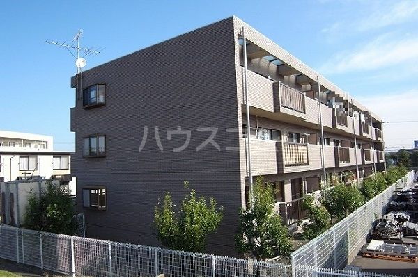 磐田市鳥之瀬のマンションの建物外観