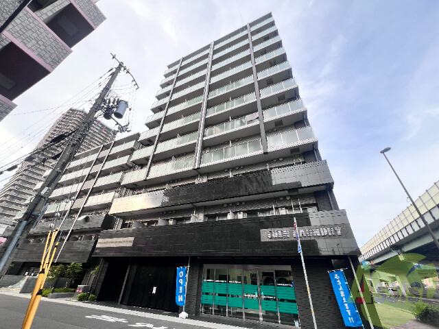 【神戸市兵庫区駅南通のマンションの建物外観】