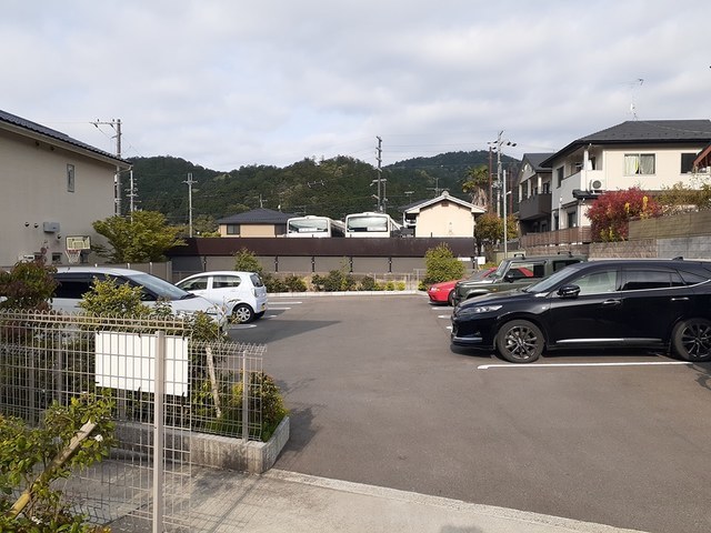 【京都市左京区岩倉中在地町のアパートの駐車場】