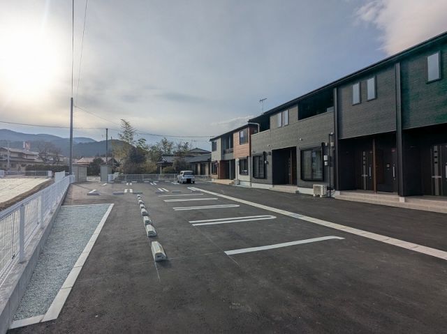【白石市西益岡町のアパートの駐車場】