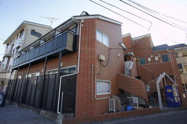 川崎市多摩区生田のアパートの建物外観