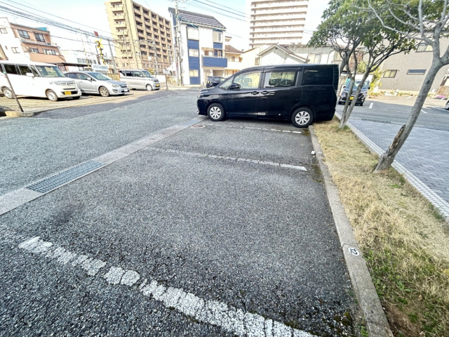 【メゾンドール吉栄の駐車場】