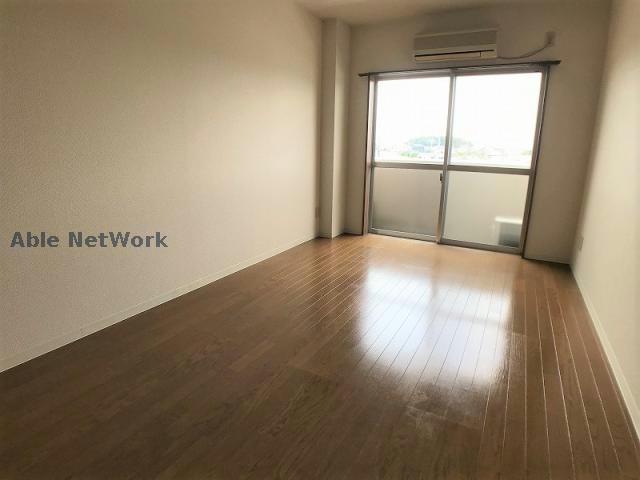 居室・リビング　※同物件別部屋の写真です。