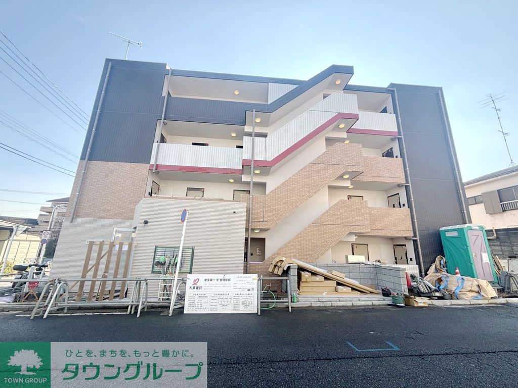 【横浜市緑区十日市場町のマンションの建物外観】