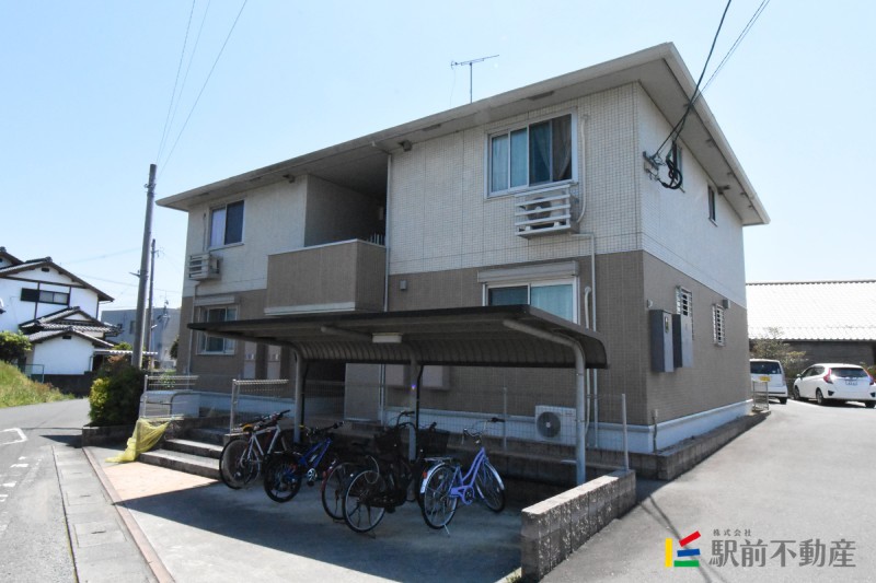 三養基郡基山町大字宮浦のアパートの建物外観