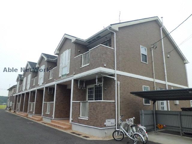 山陽小野田市大字西高泊のアパートの建物外観