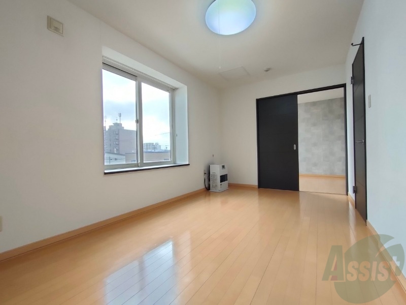 居室・リビング　広くてキレイなお部屋が広がっていて、充実した生活が送れそう。