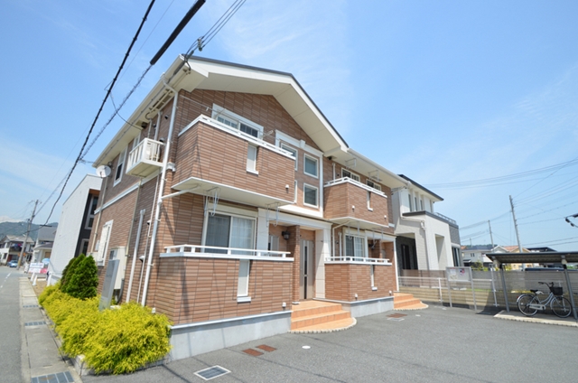 建物外観　カラフルレンガ調の様なオシャレ物件！日の入り込みが良いので洗