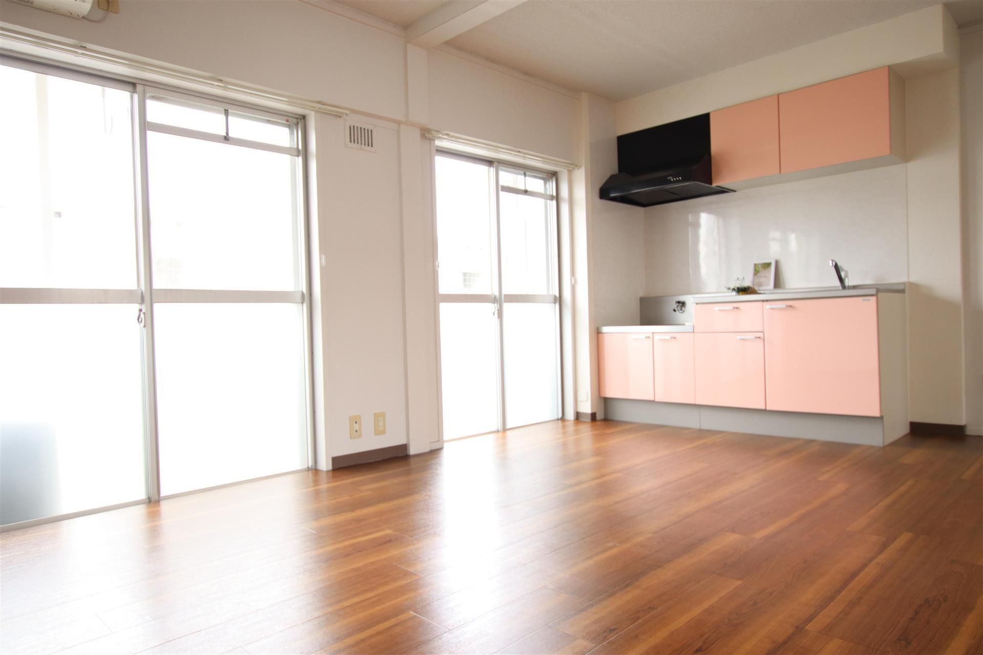 居室・リビング　こちらの居間で趣味の時間をお楽しみください