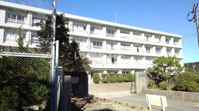 中学校　横尾中学校（中学校）まで648m