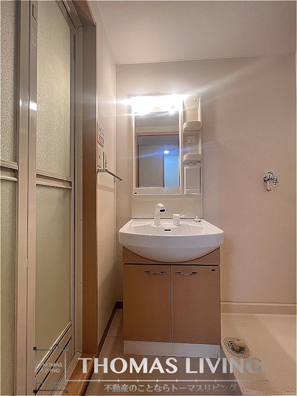 洗面設備　独立洗面台御座います。