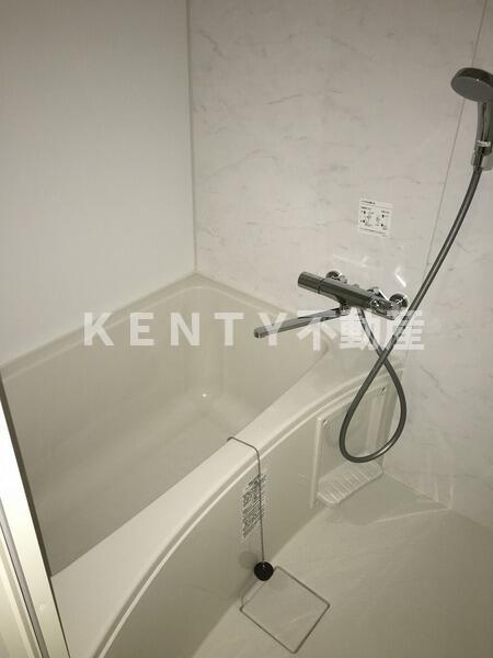 バス・シャワールーム　コンパクトで使いやすいお風呂です