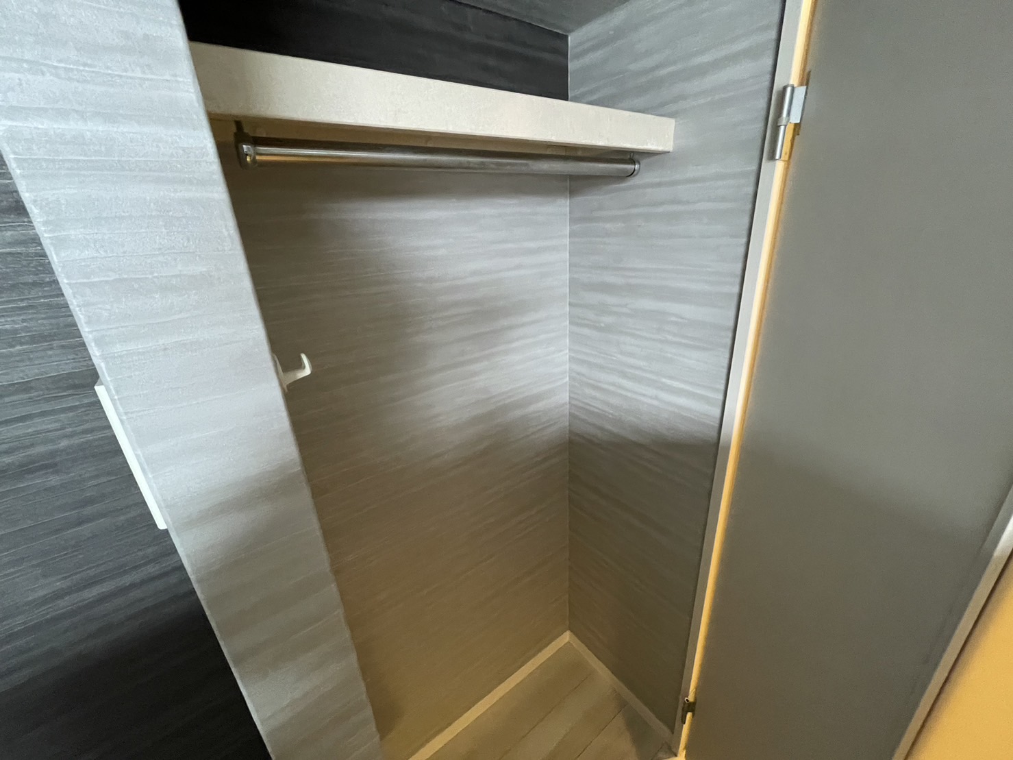 収納　反転（別のお部屋の写真です）