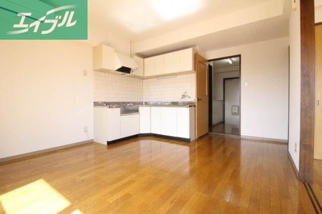 居室・リビング　同物件別部屋の写真です