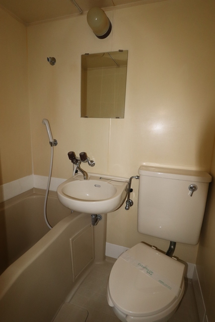 バス・シャワールーム　お掃除がしやすい洗面台付き３点ユニットです☆