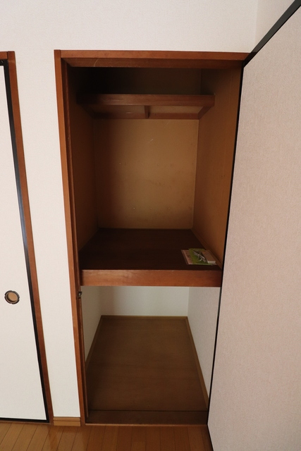 収納　収納ボックスを置いたり、工夫しながら衣類を収納できます♪