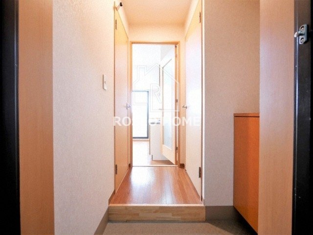 玄関　同マンション別部屋：参考写真