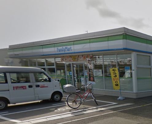 コンビニ　ファミリーマート（コンビニ）まで887m