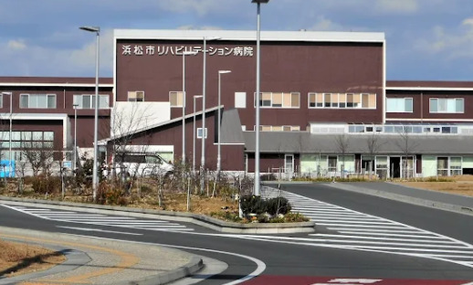 病院　浜松市リハビリテーション病院（病院）まで653m