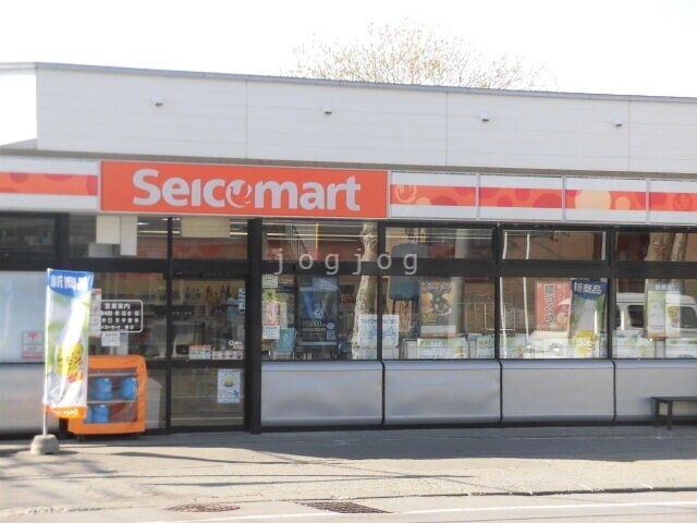 コンビニ　セブンイレブン春日店（コンビニ）まで580m