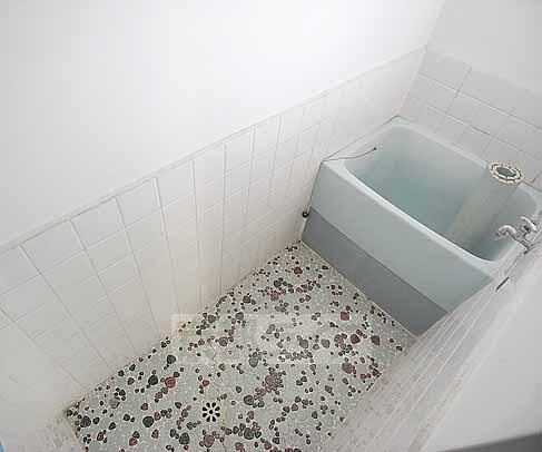 バス・シャワールーム　懐かしの正方形タイプです