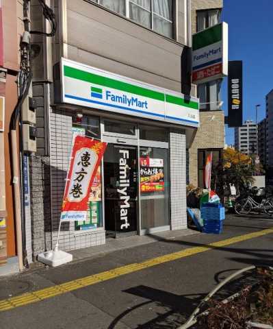 コンビニ　ファミリーマート入谷店（コンビニ）まで105m