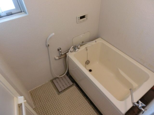 バス・シャワールーム　換気窓あり　追焚