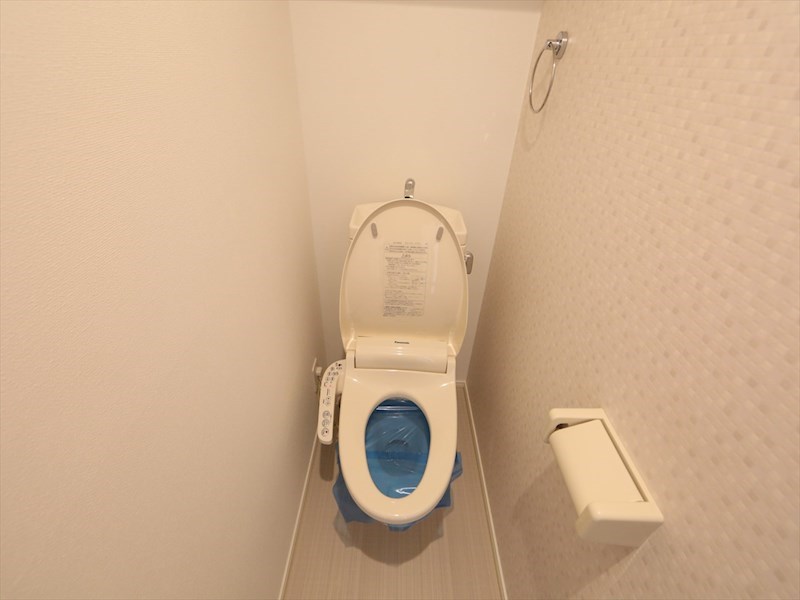 トイレ　温水洗浄暖房便座付トイレ　同型画像