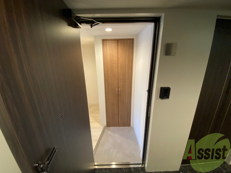 玄関　玄関の様子です。明るい印象ですね。気分もあがりそう。