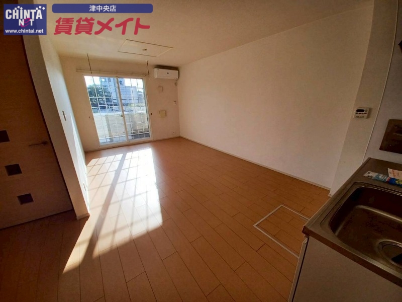 居室・リビング　同型参考写真