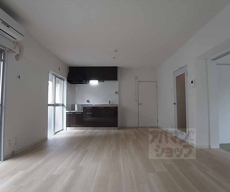 居室・リビング　広々したリビング