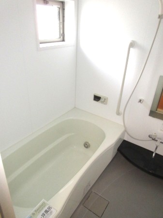 バス・シャワールーム　嬉しい窓付き一坪風呂♪