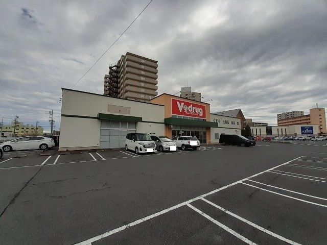 ドラックストア　Ｖ・ｄｒｕｇ桑名東店（ドラッグストア）まで350m