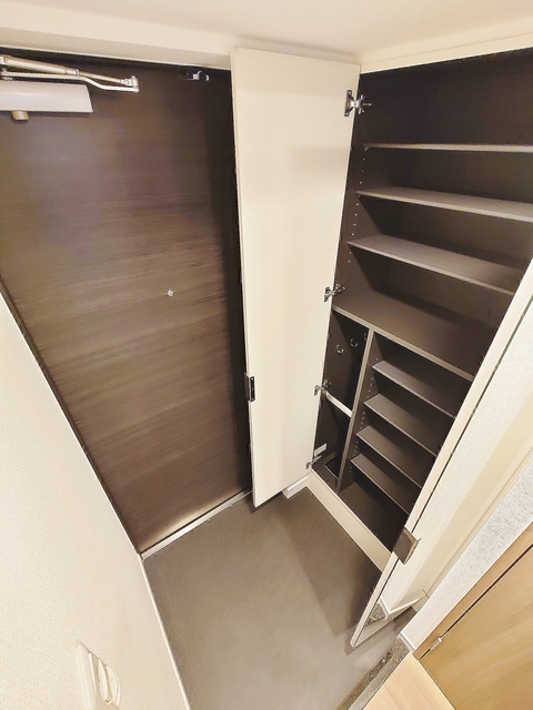 玄関　トールタイプのシューズＢＯＸ付き玄関