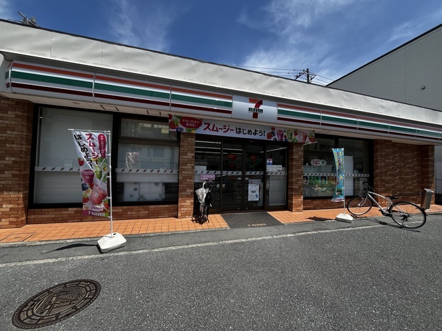 コンビニ　セブンイレブン横浜根岸3丁目店（コンビニ）まで208m