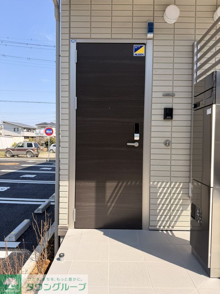 エントランス　お問い合わせは、タウンハウジング上尾店へ