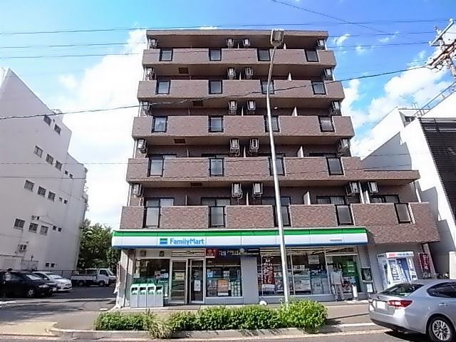 コンビニ　ファミリーマート（コンビニ）まで140m