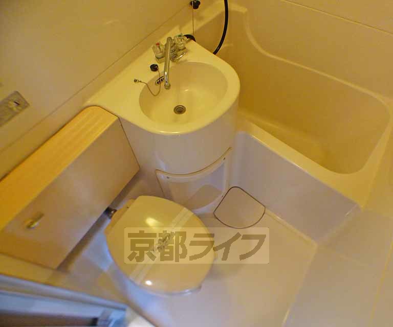 バス・シャワールーム　３点ユニットバスです。