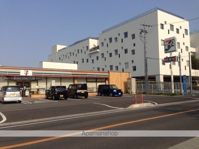 コンビニ　セブンイレブン（コンビニ）まで301m