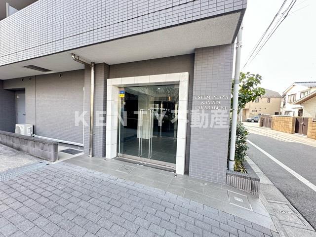 エントランス　ゆとりのあるエントランスです