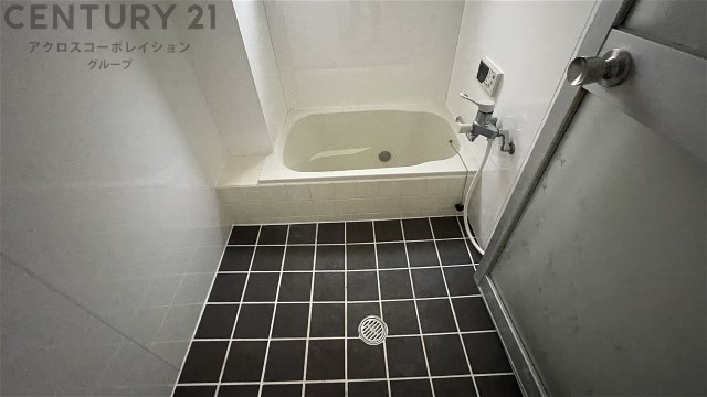 バス・シャワールーム　自動お湯はり機能・追い焚き機能付きです！